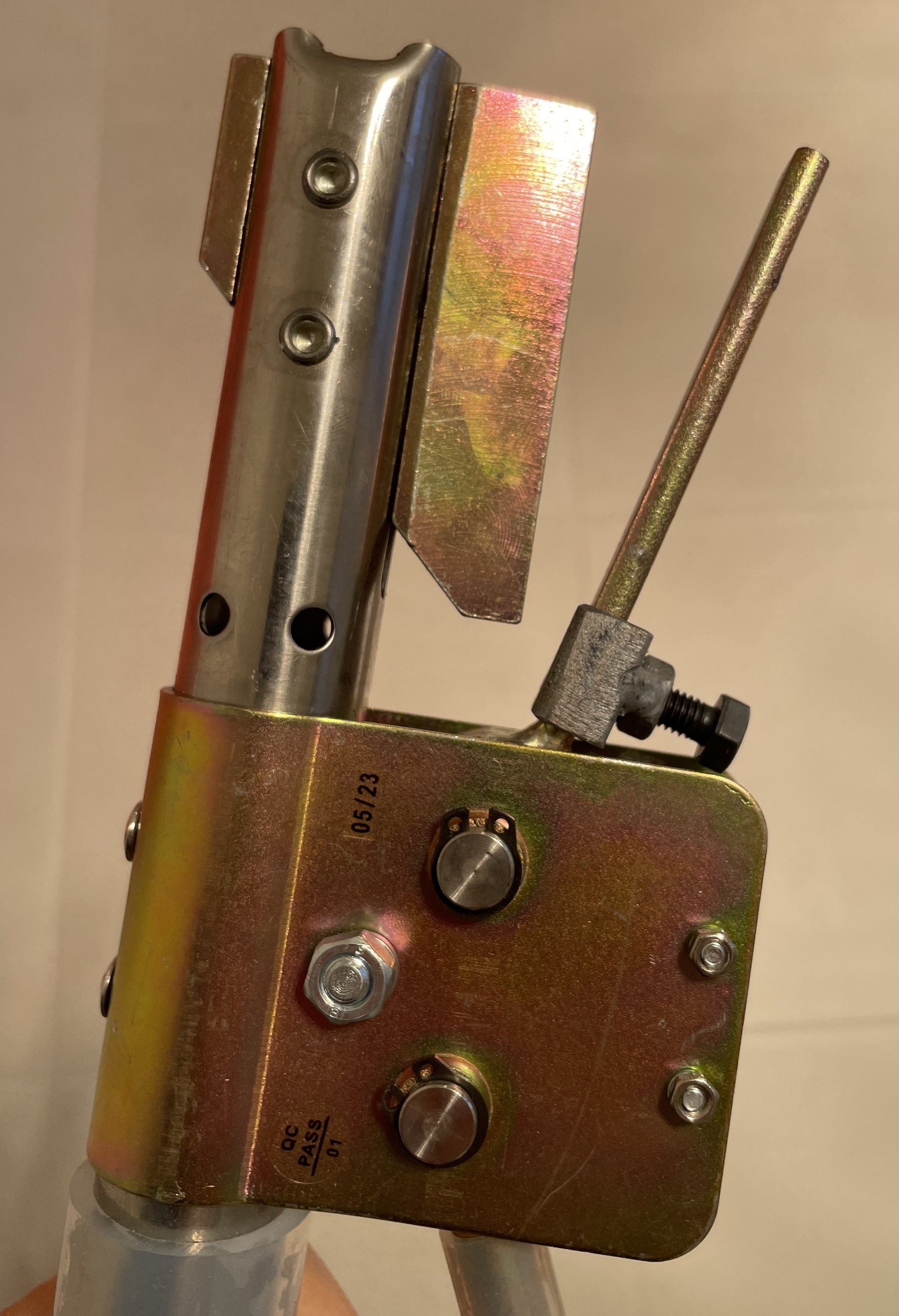 Halls Gapper on gas tail docking knife with jaws open.