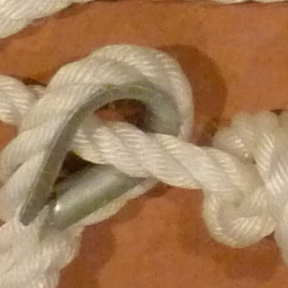 The stopper knot & thimble that prevent overtightening of the Jubb catching rope